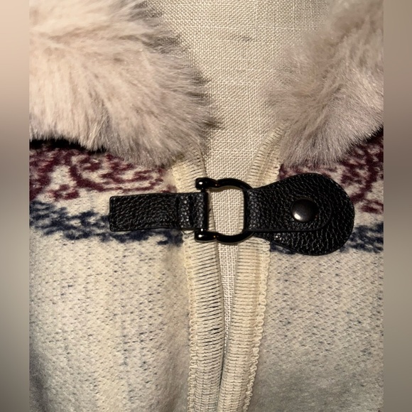 ZA Hooded soft & warm Poncho/Jacket Cream and Red. ONE SIZE FITS MOST. VGUC - Picture 4 of 12